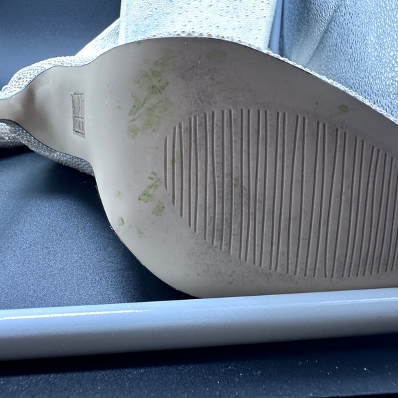 Unbranded light cream/white boots with pearls and iridescence Size 8.5 4” Heel - Picture 3 of 9